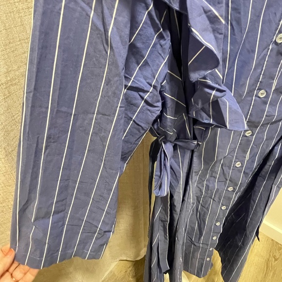 Cute dress with ruffed accents size 24 . Classy - Picture 5 of 5